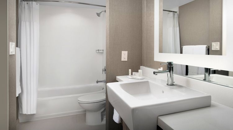 SpringHill Stes Atlanta Perimeter Center Room