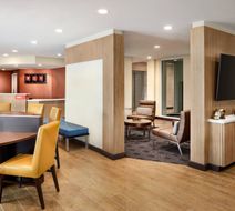 TownePlace Suites Milwaukee/Grafton Lobby