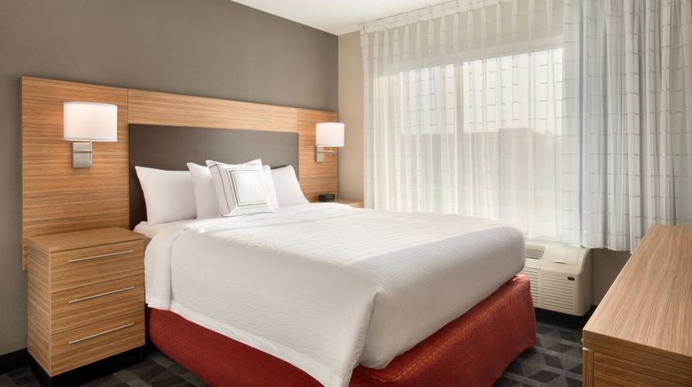 <b>TownePlace Suites Milwaukee/Grafton Room</b>. Images powered by <a href="https://www.leonardoworldwide.com/" title="Leonardo Worldwide" target="_blank">Leonardo</a>.