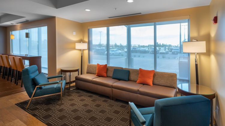 TownePlace Suites Milwaukee Oak Creek Lobby