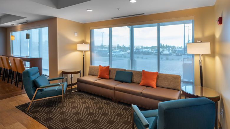 <b>TownePlace Suites Milwaukee Oak Creek Lobby</b>. Images powered by <a href="https://www.leonardoworldwide.com/" title="Leonardo Worldwide" target="_blank">Leonardo</a>.