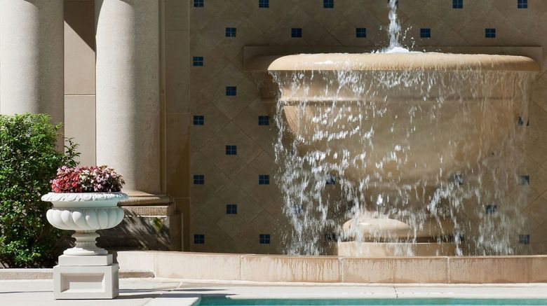 <b>The St Regis Atlanta Pool</b>. Images powered by <a href="https://www.leonardoworldwide.com/" title="Leonardo Worldwide" target="_blank">Leonardo</a>.
