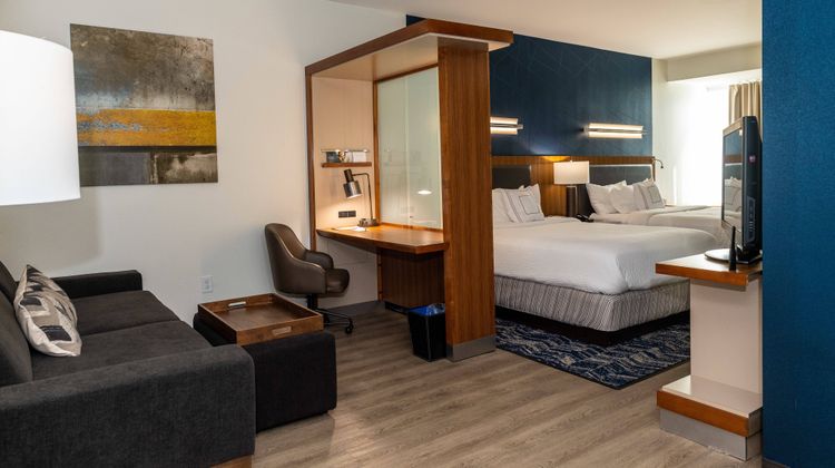 SpringHill Suites Houston Baytown Suite