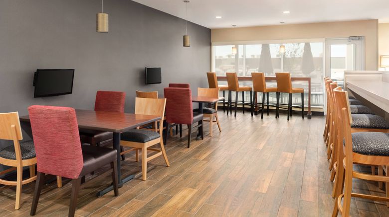 <b>TownePlace Suites Janesville Restaurant</b>. Images powered by <a href="https://www.leonardoworldwide.com/" title="Leonardo Worldwide" target="_blank">Leonardo</a>.