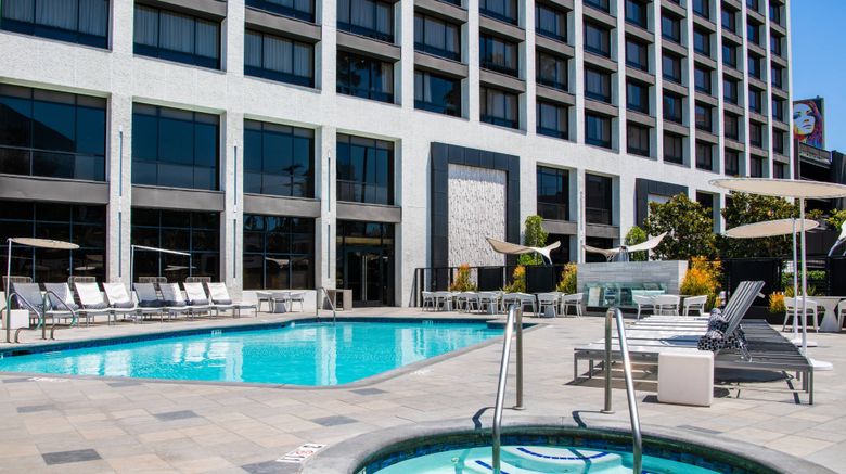 <b>Beverly Hills Marriott Pool</b>. Images powered by <a href="https://www.leonardoworldwide.com/" title="Leonardo Worldwide" target="_blank">Leonardo</a>.