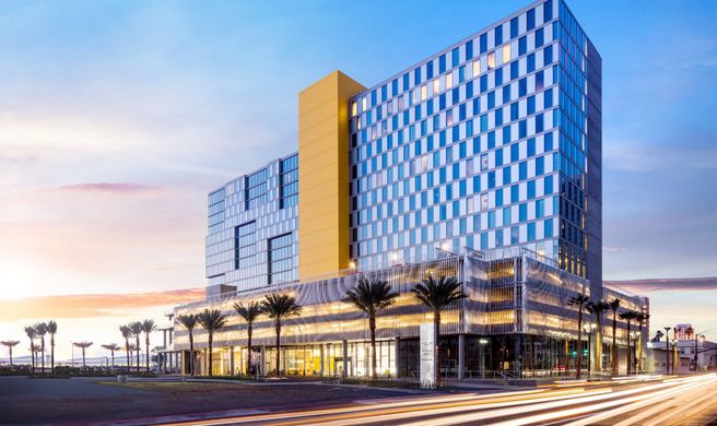 Springhill Suites Downtown Bayfront Exterior