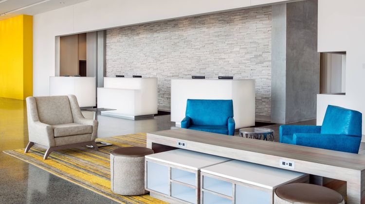 Springhill Suites Downtown Bayfront Lobby