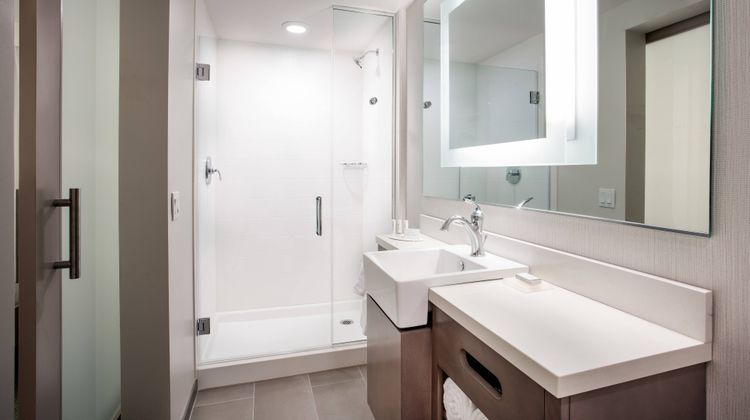 Springhill Suites Downtown Bayfront Room