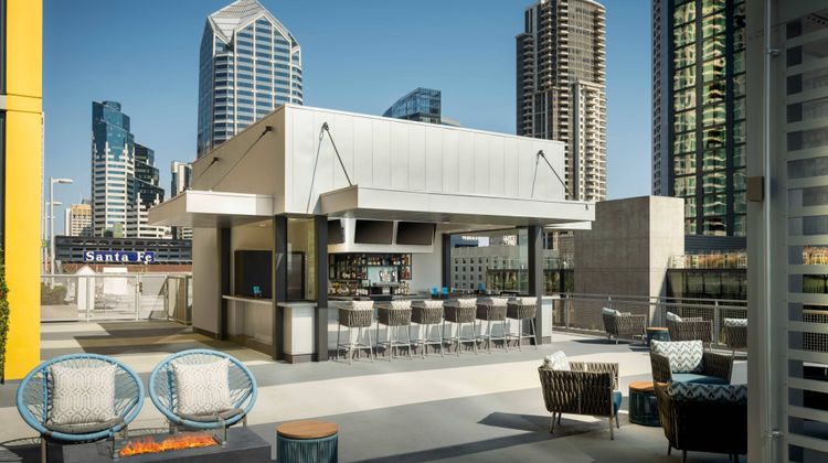 Springhill Suites Downtown Bayfront Restaurant
