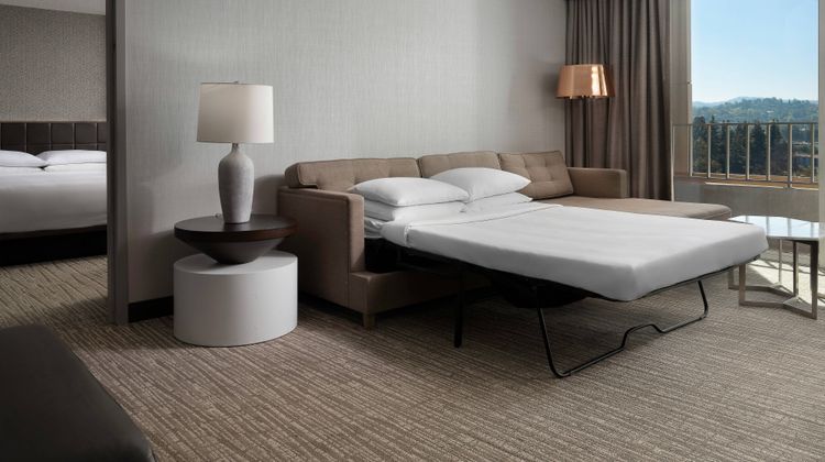 Warner Center Marriott Woodland Hills Suite