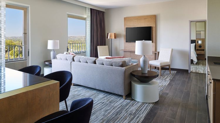 Warner Center Marriott Woodland Hills Suite