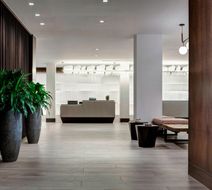 New York LaGuardia Airport Marriott Lobby