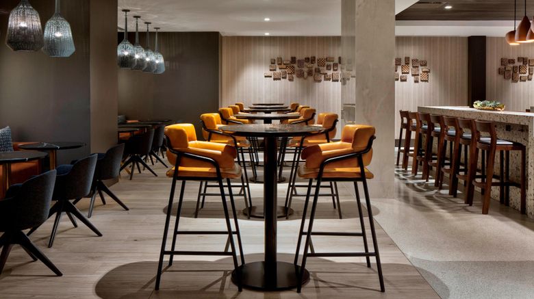 <b>New York LaGuardia Airport Marriott Restaurant</b>. Images powered by <a href="https://www.leonardoworldwide.com/" title="Leonardo Worldwide" target="_blank">Leonardo</a>.