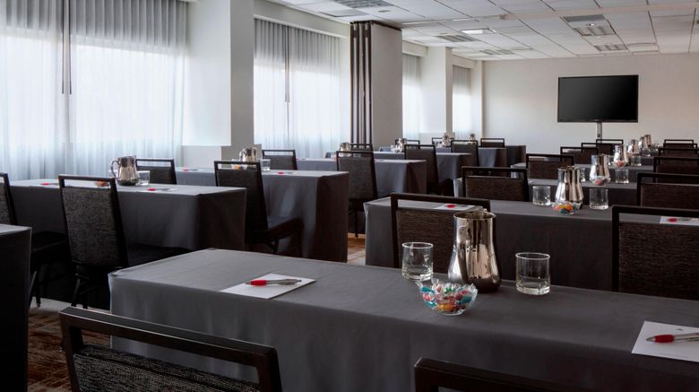 <b>New York LaGuardia Airport Marriott Meeting</b>. Images powered by <a href="https://www.leonardoworldwide.com/" title="Leonardo Worldwide" target="_blank">Leonardo</a>.
