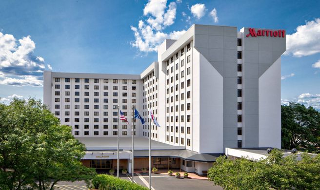New York LaGuardia Airport Marriott Exterior