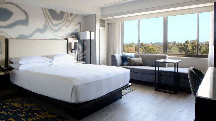 Long Beach Marriott Room