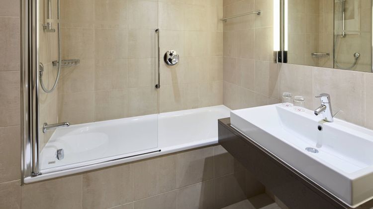 Lingfield Park Marriott Hotel Room