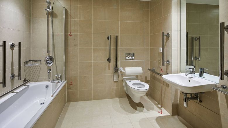 <b>Lingfield Park Marriott Hotel Room</b>. Images powered by <a href="https://www.leonardoworldwide.com/" title="Leonardo Worldwide" target="_blank">Leonardo</a>.