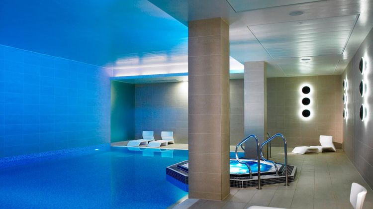 Lingfield Park Marriott Hotel Pool