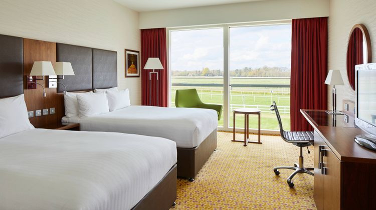 Lingfield Park Marriott Hotel Room