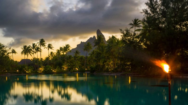 <b>The St Regis Bora Bora Resort Restaurant</b>. Images powered by <a href="https://www.leonardoworldwide.com/" title="Leonardo Worldwide" target="_blank">Leonardo</a>.