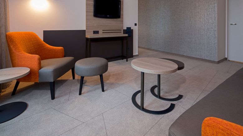 <b>Sheraton Duesseldorf Airport Hotel Suite</b>. Images powered by <a href="https://www.leonardoworldwide.com/" title="Leonardo Worldwide" target="_blank">Leonardo</a>.
