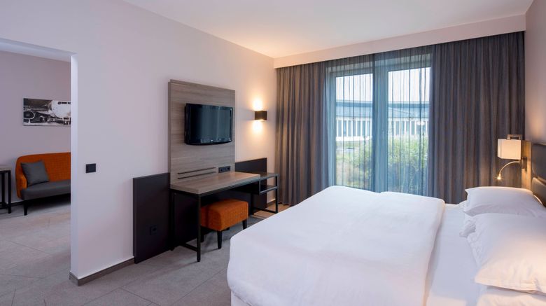 <b>Sheraton Duesseldorf Airport Hotel Suite</b>. Images powered by <a href="https://www.leonardoworldwide.com/" title="Leonardo Worldwide" target="_blank">Leonardo</a>.