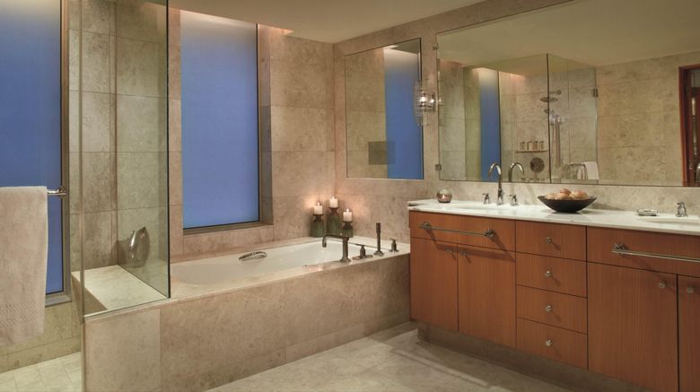 <b>Ritz-Carlton Executive Residences, Dubai Room</b>. Images powered by <a href="https://www.leonardoworldwide.com/" title="Leonardo Worldwide" target="_blank">Leonardo</a>.