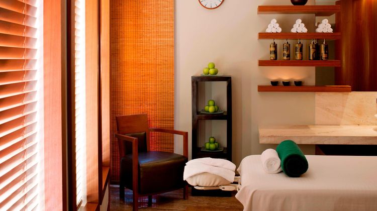 Sheraton Dubai Creek Hotel & Towers Spa