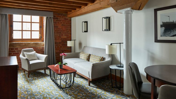 Marriott Victoria & Albert Hotel Room