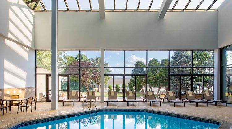 Sheraton Edison Pool