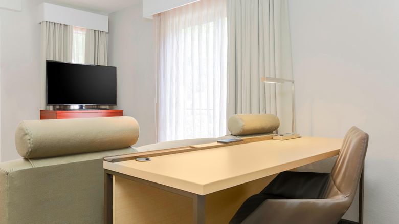 <b>Residence Inn Chicago Deerfield Suite</b>. Images powered by <a href="https://www.leonardoworldwide.com/" title="Leonardo Worldwide" target="_blank">Leonardo</a>.