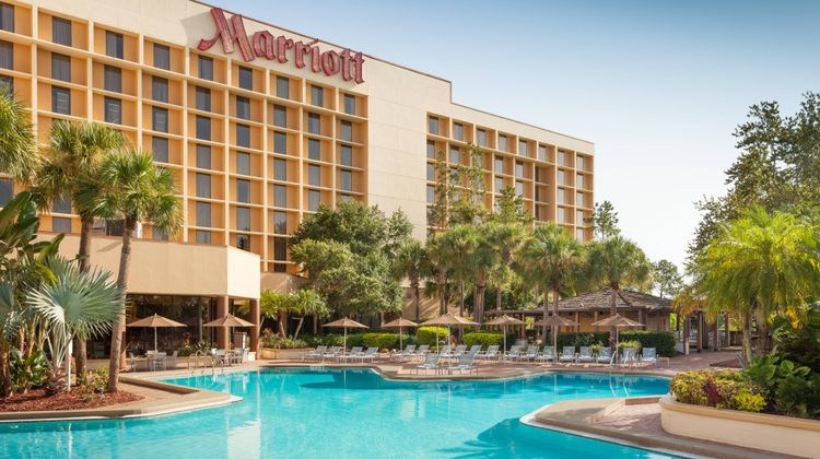 Marriott Orlando Airport Lakeside Pool