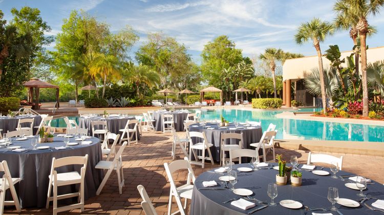 Marriott Orlando Airport Lakeside Pool