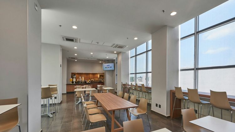 City Express by Marriott La Raza Restaurant