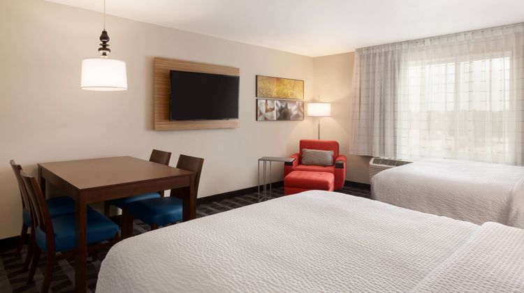 TownePlace Suites Cedar Rapids Marion Suite
