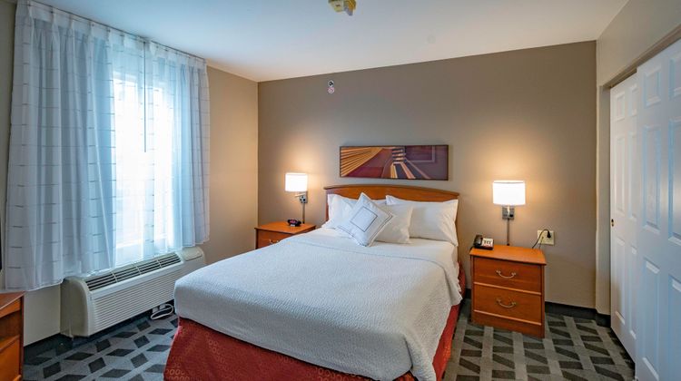 TownePlace Suites Cleveland Room