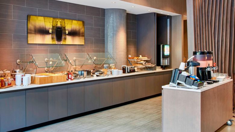 <b>SpringHill Suites Milwaukee Downtown Restaurant</b>. Images powered by <a href="https://www.leonardoworldwide.com/" title="Leonardo Worldwide" target="_blank">Leonardo</a>.