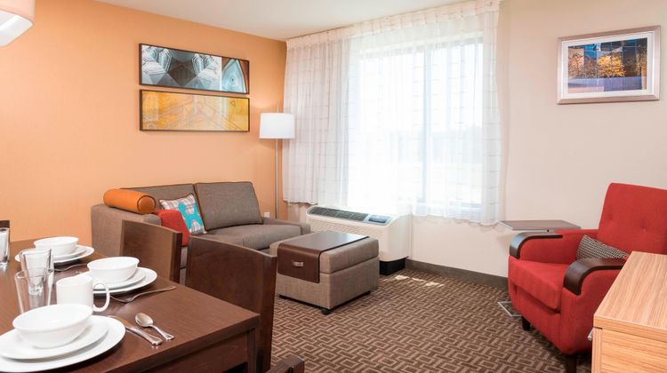 TownePlace Suites Mansfield Ontario Room