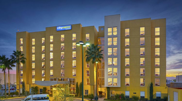 City Express by Marriott Torreon Exterior