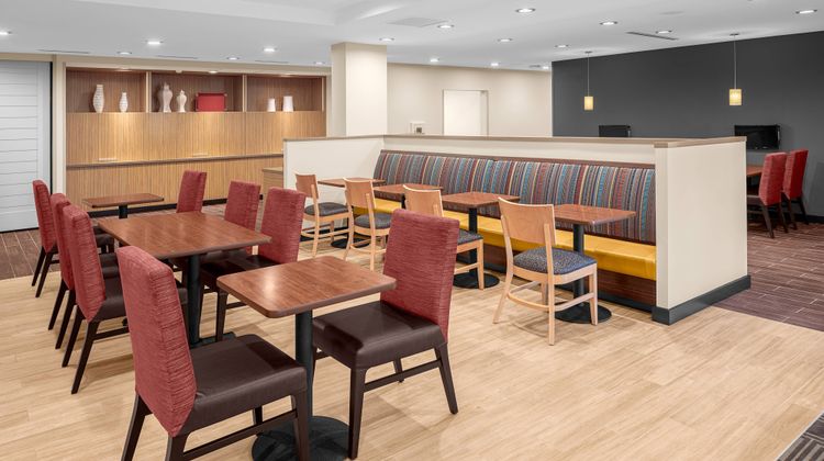 TownePlace Suites Cincinnati Fairfield Restaurant