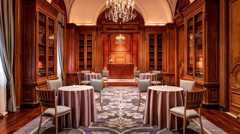 <b>The St Regis New York Lobby</b>. Images powered by <a href="https://www.leonardoworldwide.com/" title="Leonardo Worldwide" target="_blank">Leonardo</a>.