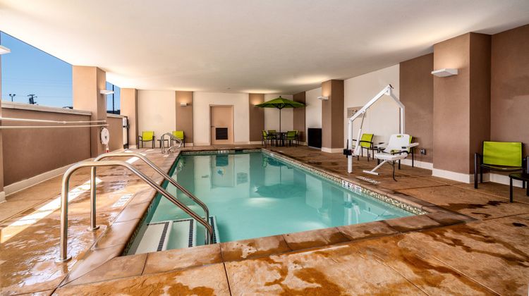 SpringHill Suites Oakland Airport Pool
