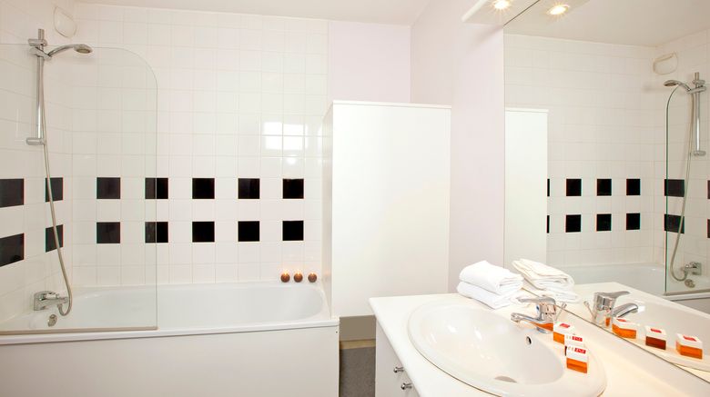<b>Sejours & Affaires Lille Europe Room</b>. Images powered by <a href="https://www.leonardoworldwide.com/" title="Leonardo Worldwide" target="_blank">Leonardo</a>.