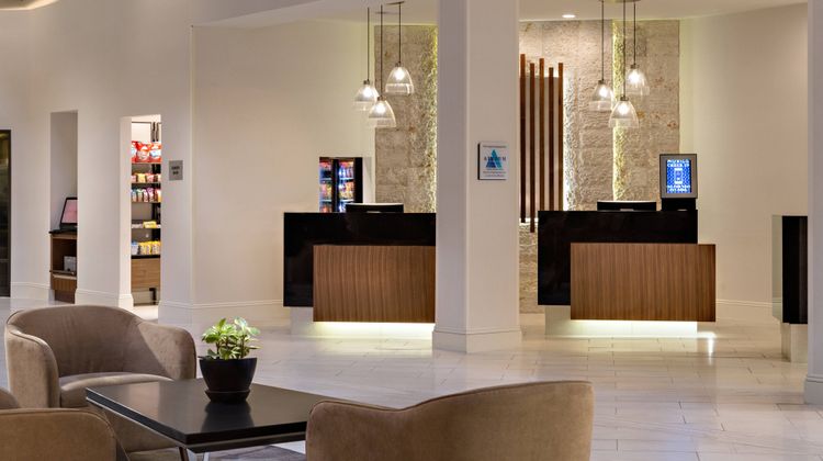 Houston Marriott South at Hobby Airport Lobby