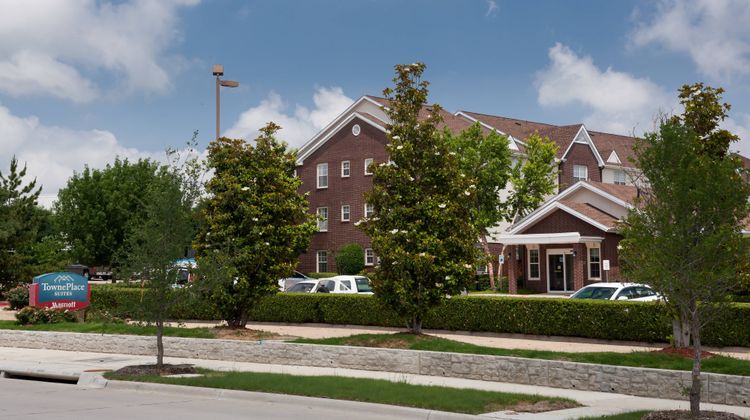 TownePlace Suites by Marriott Arlington Exterior