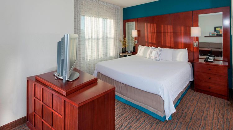 Residence Inn Dover Suite
