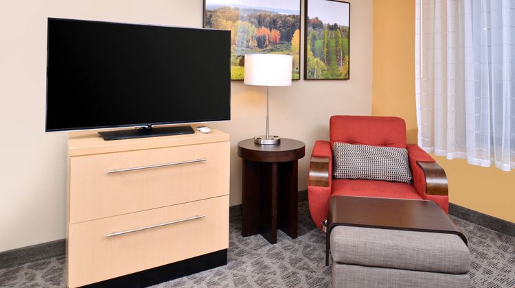TownePlace Suites Detroit Commerce Room