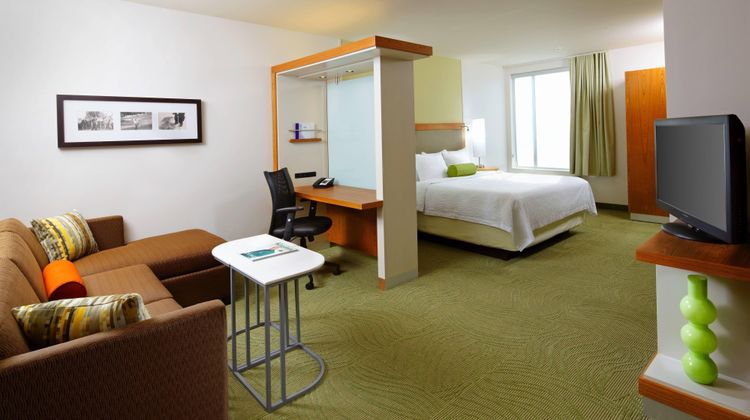 SpringHill Suites Pittsburgh Latrobe Suite