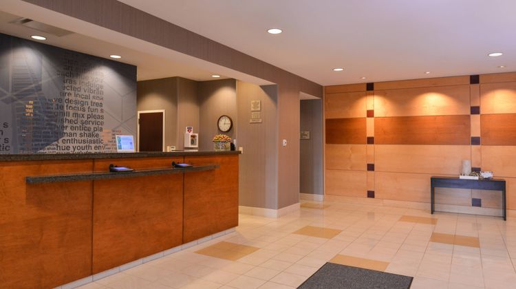 SpringHill Suites Pittsburgh Mills Lobby